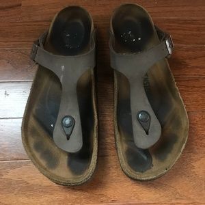 Birkenstock Gizeh size 8